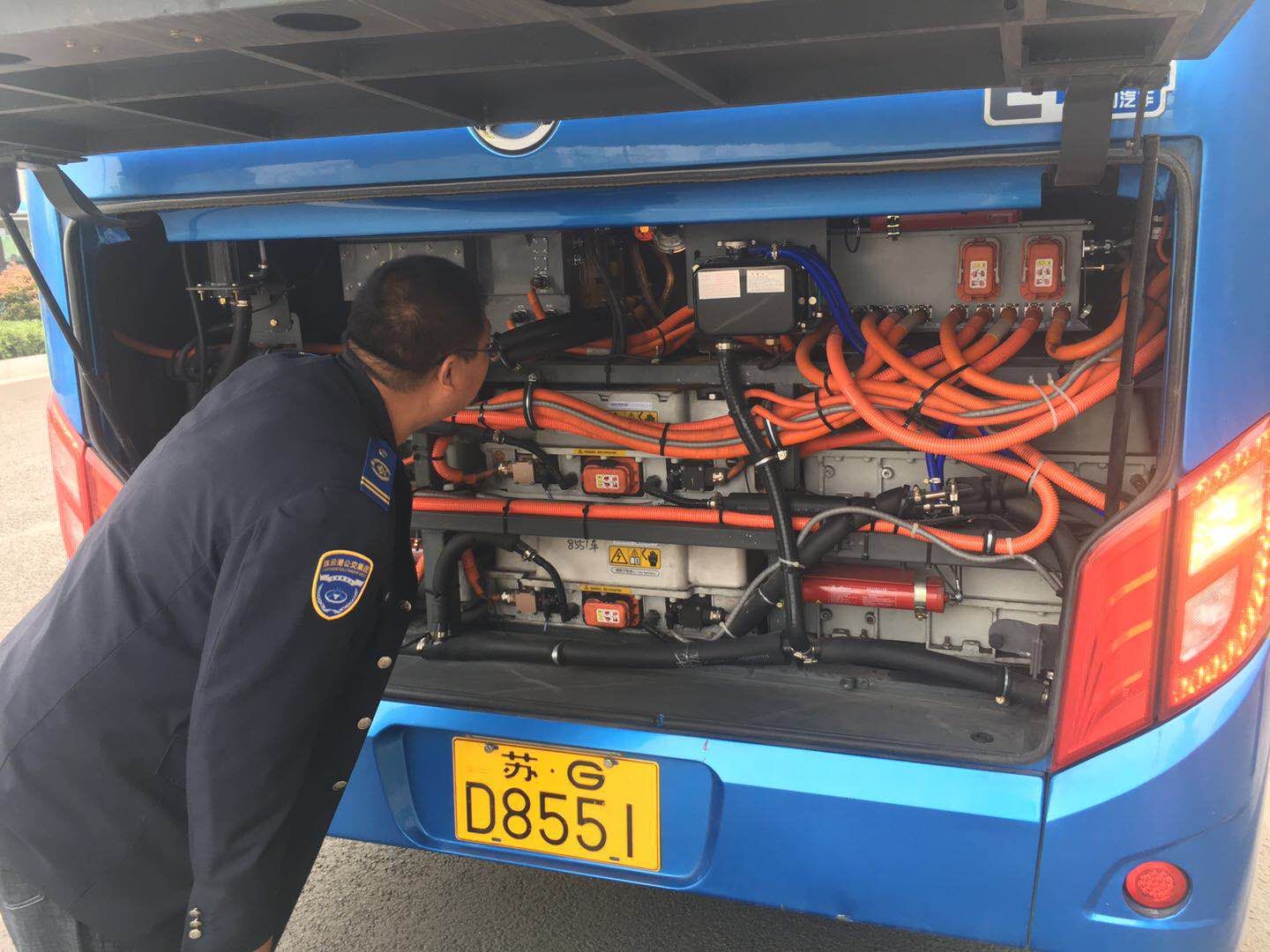 公交集團(tuán)公交事業(yè)一部開展高溫季節(jié)純電動車安全隱患大排查